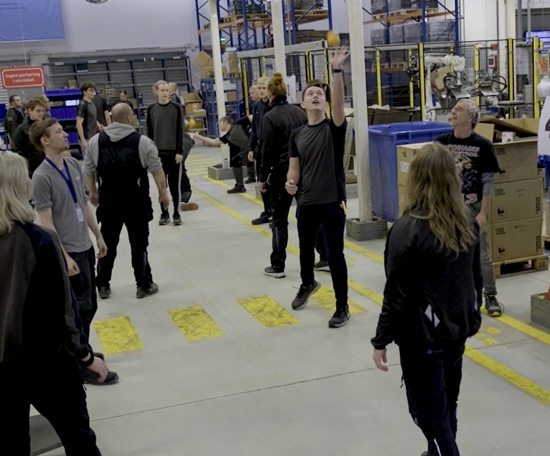 TDC NET: Fælles morgentræning der samler lager og administration